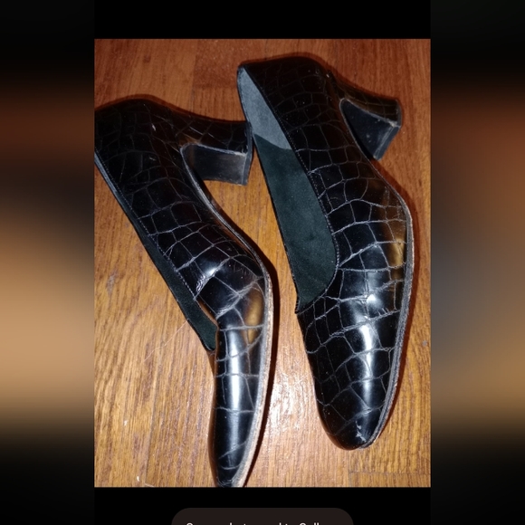 Stuart Weitzman brown croc heels - Picture 3 of 5